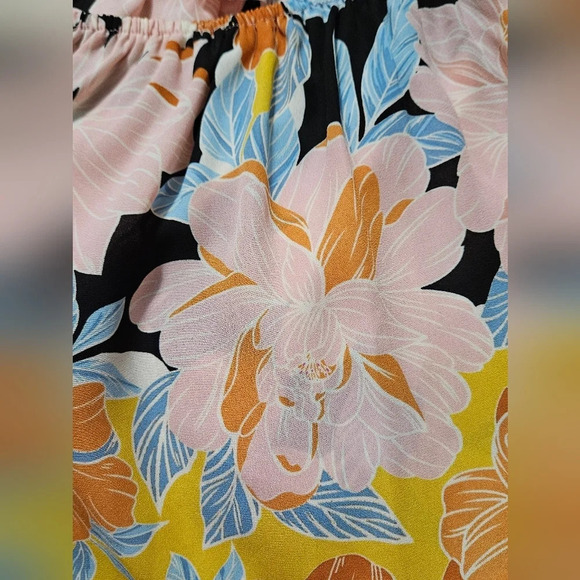 Willow and Root from buckle off shoulder floral sheer top. Side medium - Picture 8 of 11